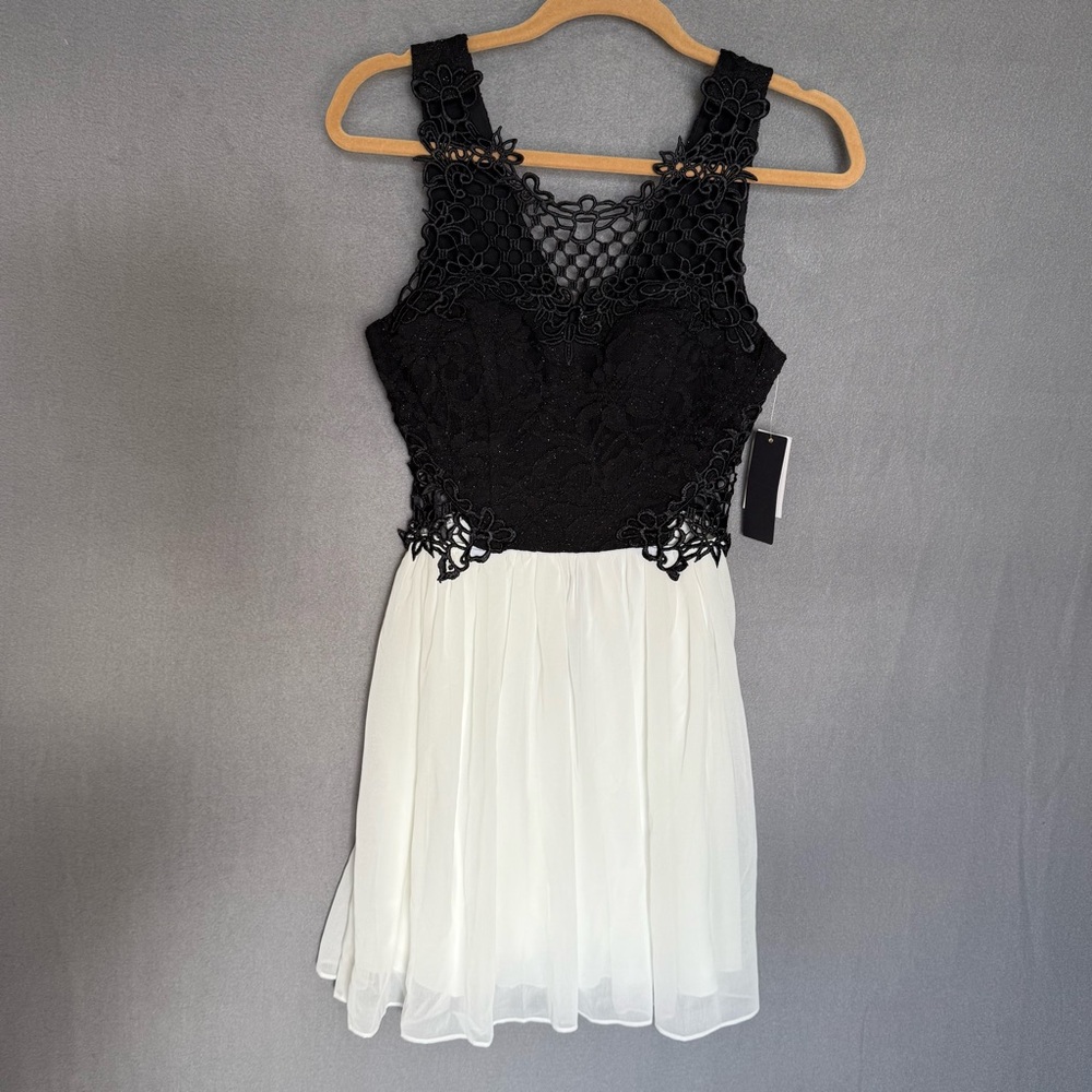 City Triangles Juniors Black White formal Prom Lace Mini Dress size 7‎ NWT